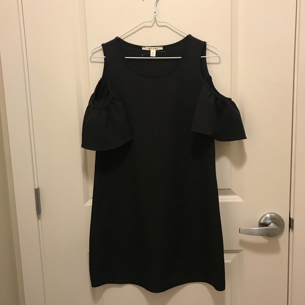 ✨Black trendy shift dress! ✨